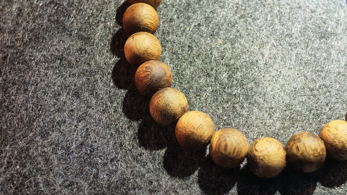 沉香手串（中等油脂）｜Agarwood Bead Bracelet (Moderate Resin Content)
