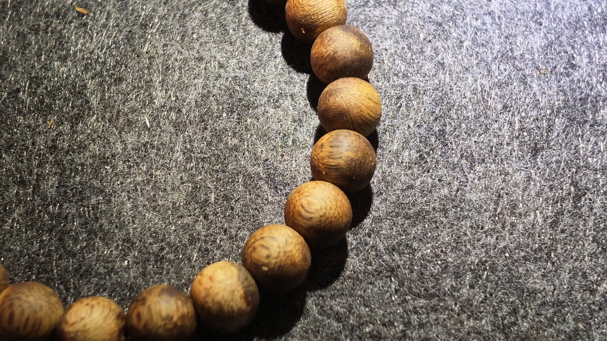 沉香手串（中等油脂）｜Agarwood Bead Bracelet (Moderate Resin Content)