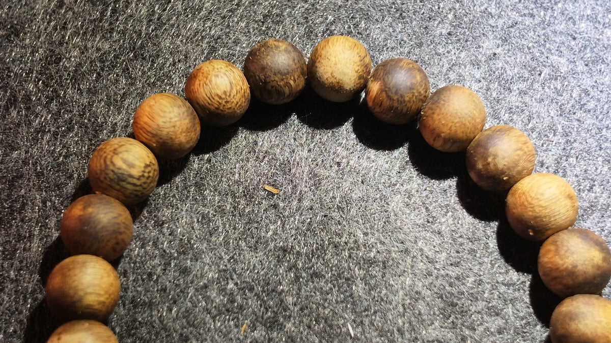 沉香手串（中等油脂）｜Agarwood Bead Bracelet (Moderate Resin Content)