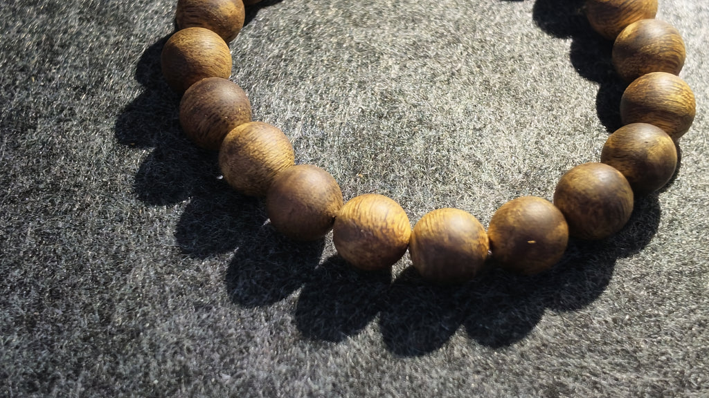 沉香手串（偏高油脂）丨Agarwood Bead Bracelet (Above-Average Resin Content)