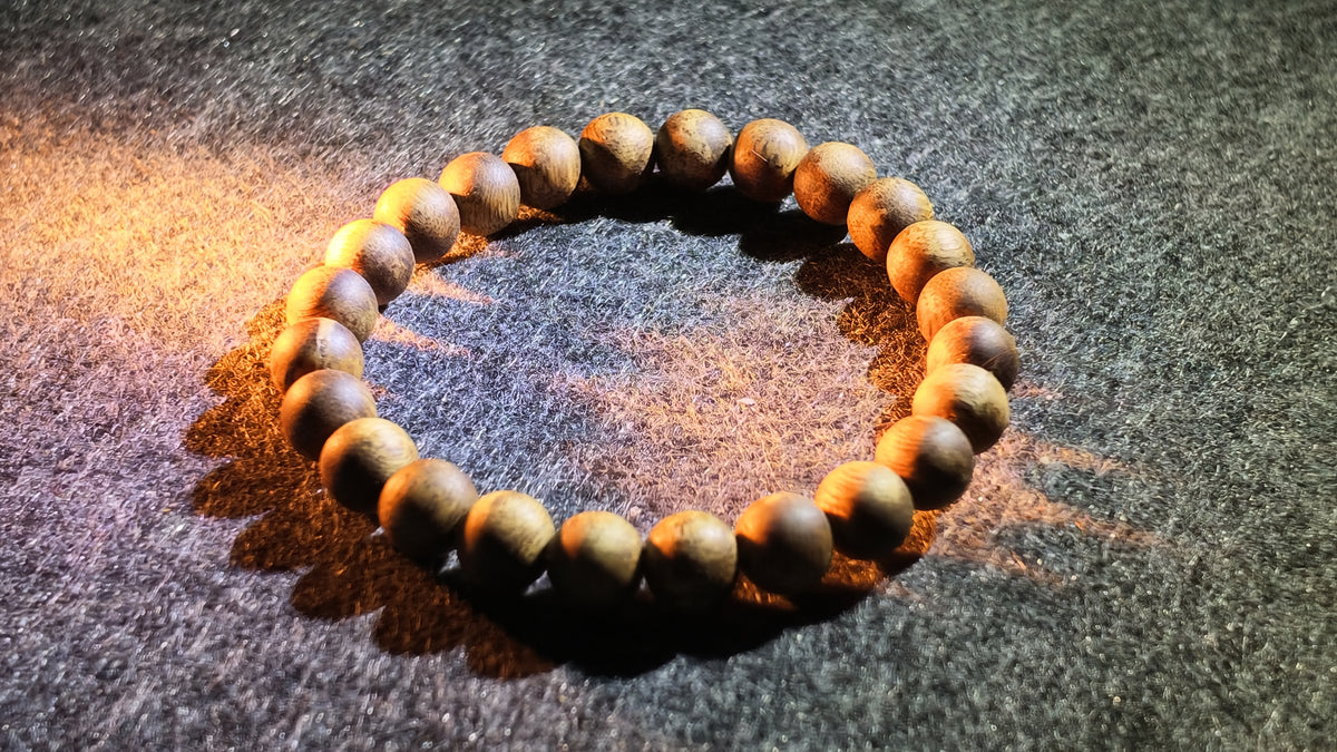 沉香手串（中等油脂）｜Agarwood Bead Bracelet (Moderate Resin Content)