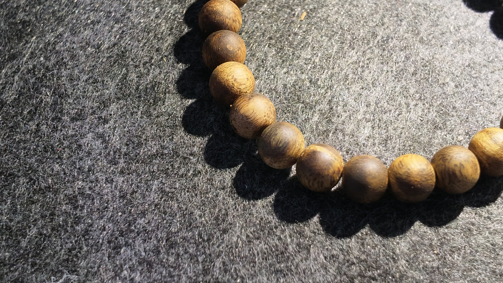 沉香手串（中等油脂）｜Agarwood Bead Bracelet (Moderate Resin Content)
