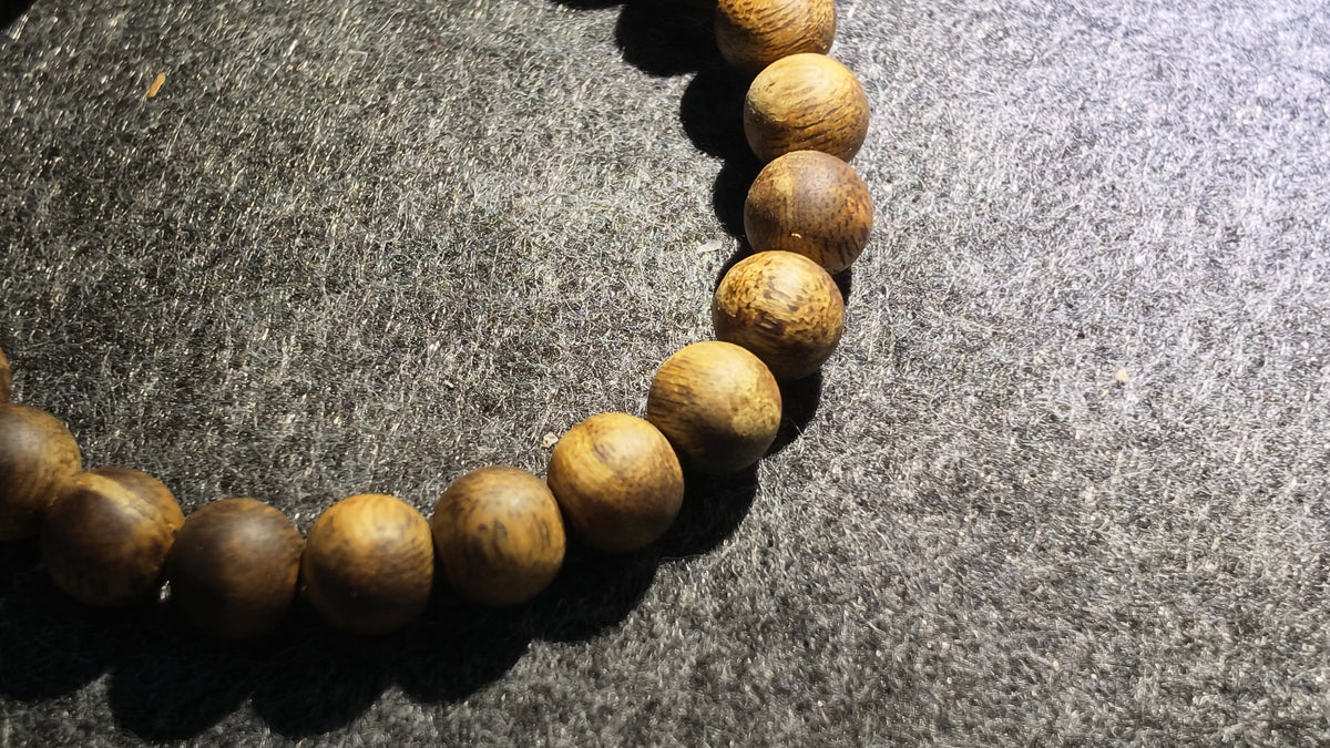 沉香手串（中等油脂）｜Agarwood Bead Bracelet (Moderate Resin Content)