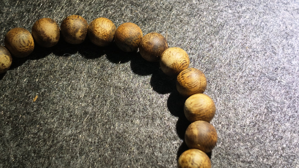 沉香手串（中等油脂）｜Agarwood Bead Bracelet (Moderate Resin Content)