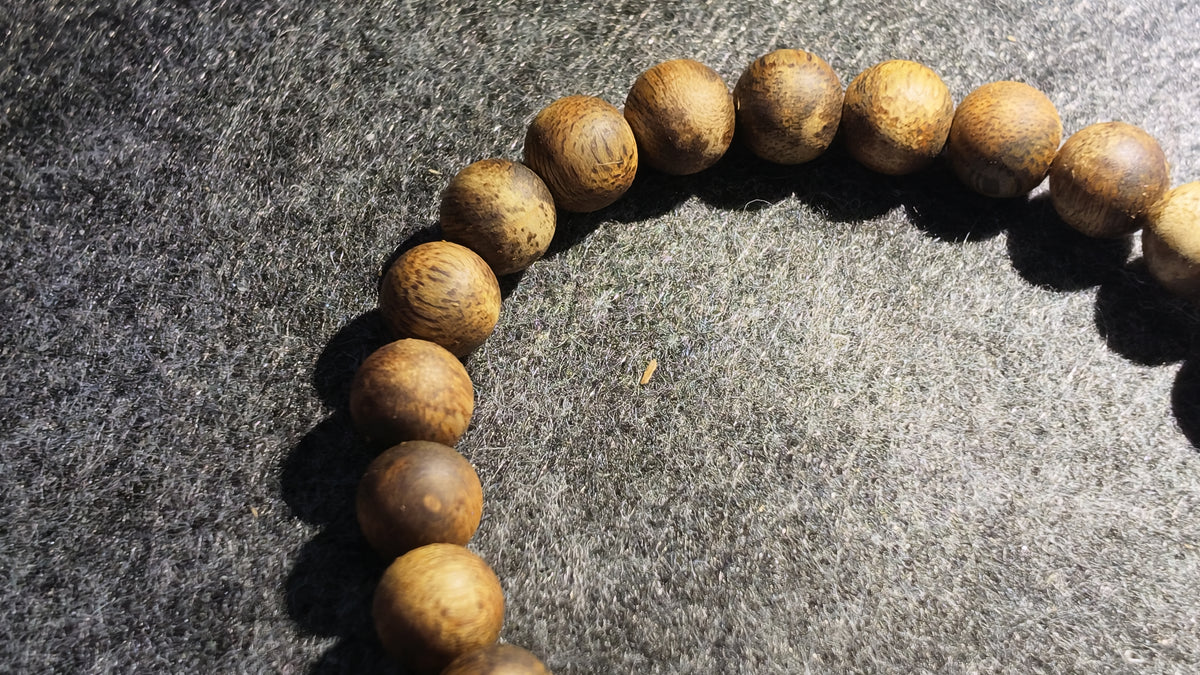 沉香手串（中等油脂）｜Agarwood Bead Bracelet (Moderate Resin Content)