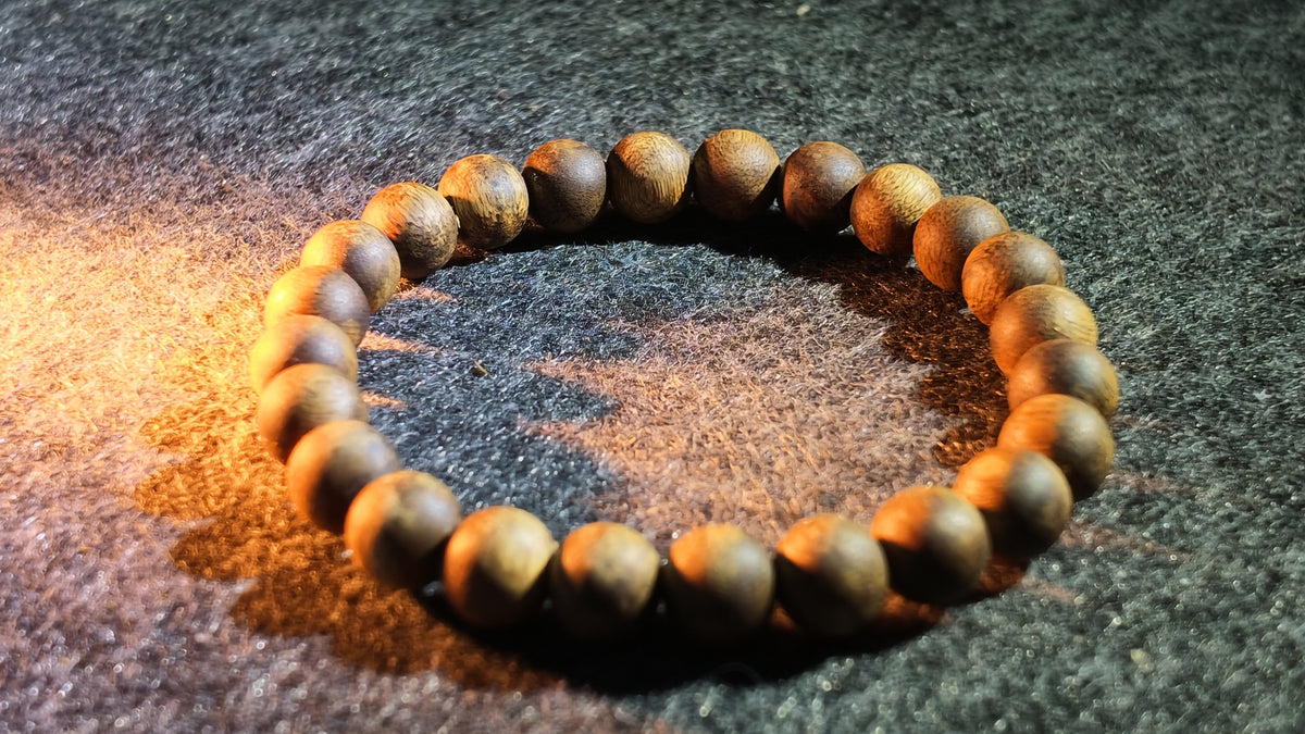 沉香手串（中等油脂）｜Agarwood Bead Bracelet (Moderate Resin Content)