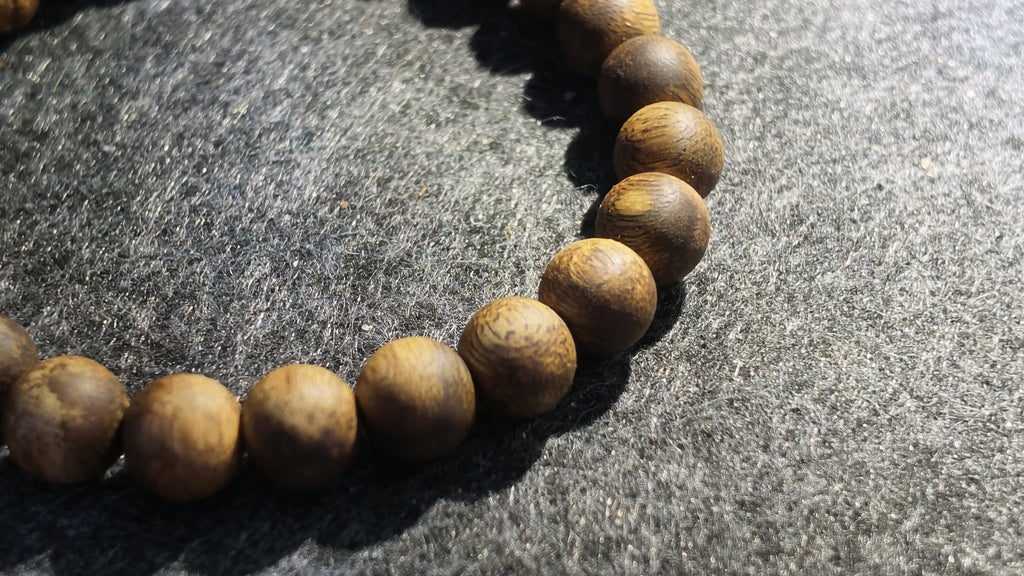 沉香手串（中等油脂）｜Agarwood Bead Bracelet (Moderate Resin Content)