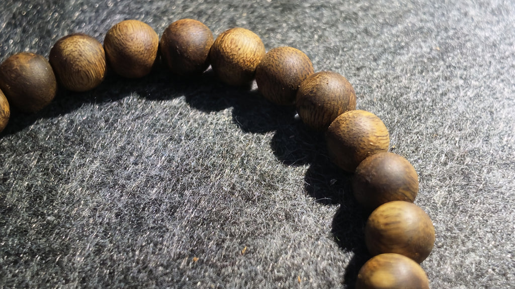 沉香手串（中等油脂）｜Agarwood Bead Bracelet (Moderate Resin Content)