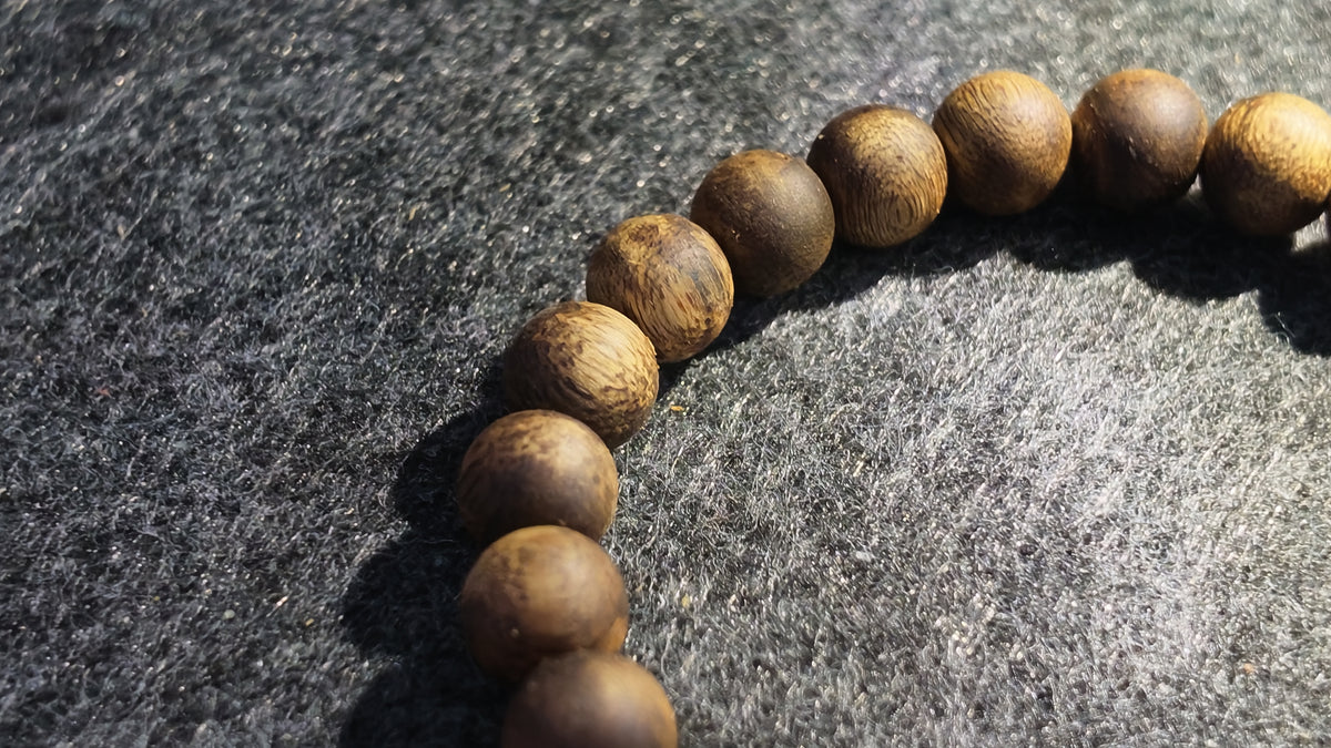 沉香手串（中等油脂）｜Agarwood Bead Bracelet (Moderate Resin Content)