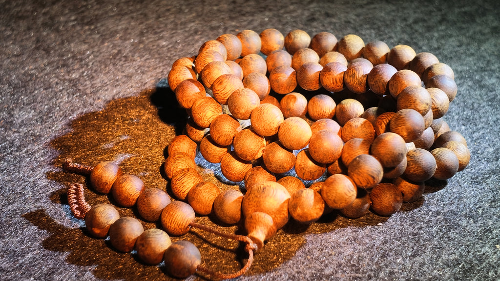 沉香手串（超高品质）｜Agarwood Bead Bracelet (Exceptional Quality)
