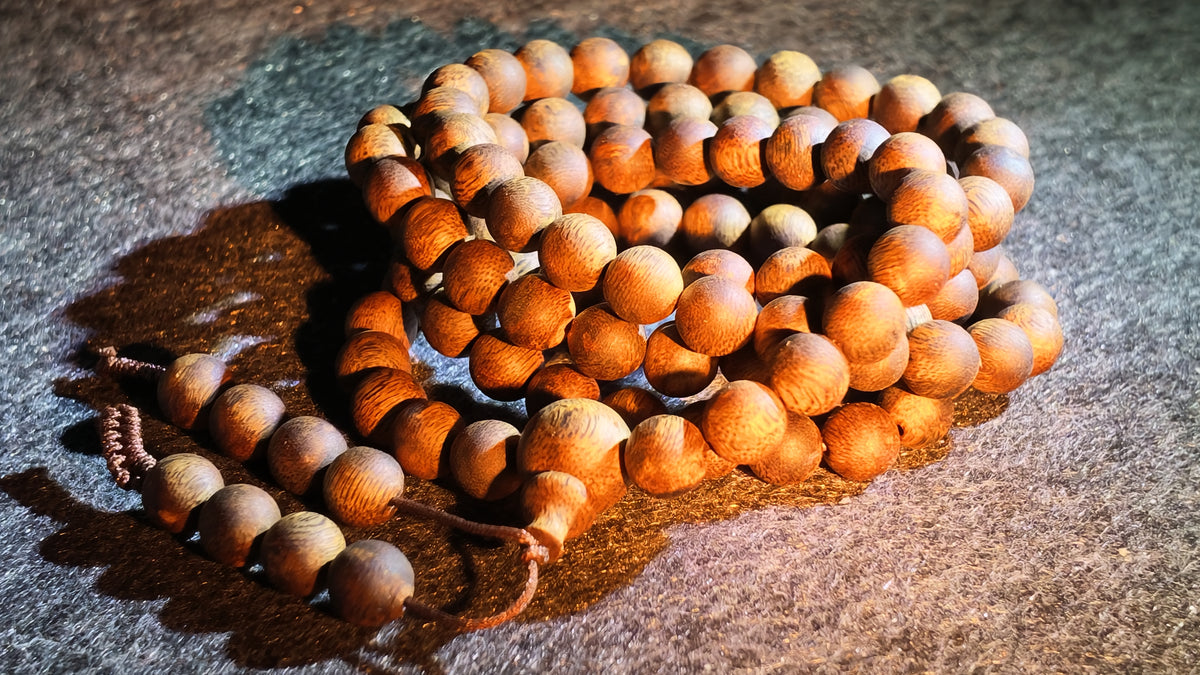 沉香手串（超高品质）｜Agarwood Bead Bracelet (Exceptional Quality)