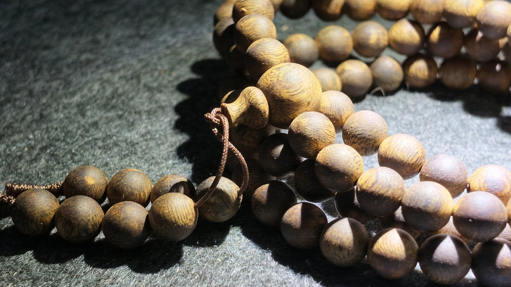 沉香手串（超高品质）｜Agarwood Bead Bracelet (Exceptional Quality)