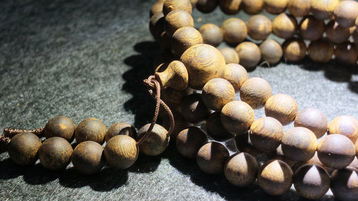 沉香手串（超高品质）｜Agarwood Bead Bracelet (Exceptional Quality)