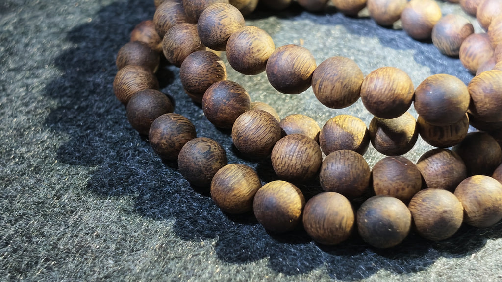 沉香手串（超高品质）｜Agarwood Bead Bracelet (Exceptional Quality)