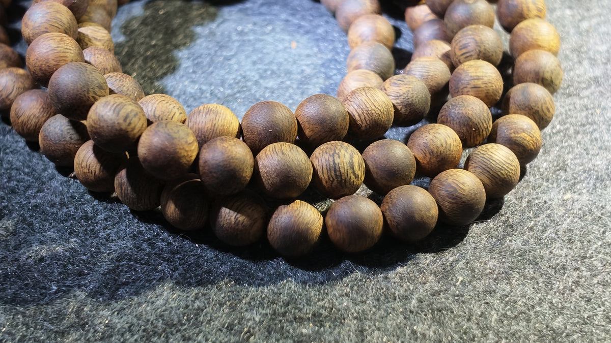 沉香手串（超高品质）｜Agarwood Bead Bracelet (Exceptional Quality)